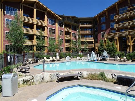 hotels in the village mammoth.